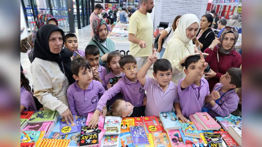 Kitaplarla Dolu Bir Gün: Öğrenciler Kocaeli Kitap Fuarı’na Akın Etti