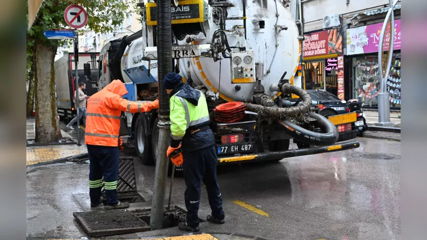 Yalova Belediyesi’nden Aşırı Yağış Sonrası 154 Noktaya Hızlı Müdahale