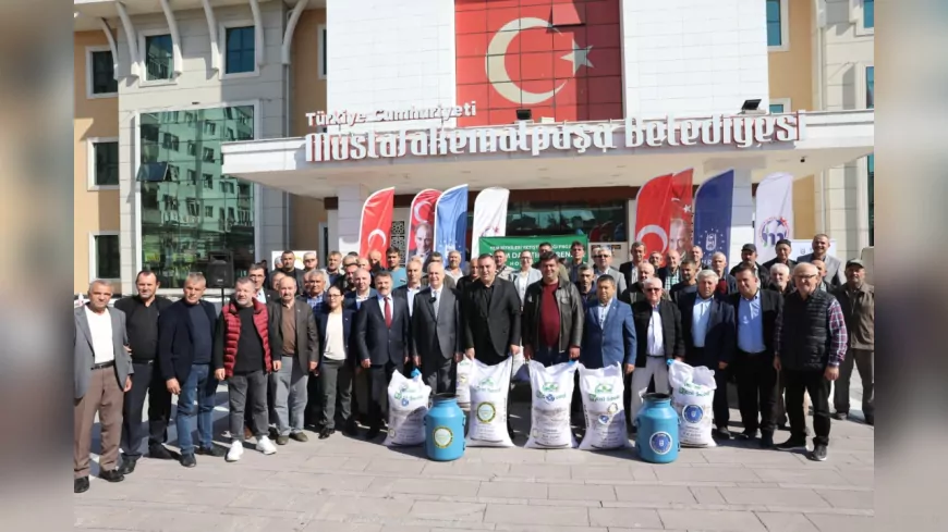Bursa Büyükşehir’den Mustafakemalpaşa’daki Üreticilere 5 Ton İtalyan Çimi Desteği