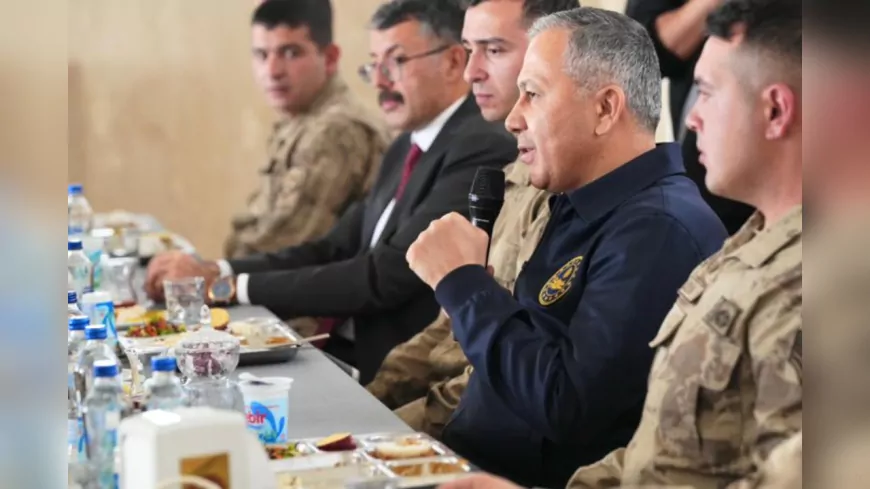 Bakan Yerlikaya’dan Esendere Karakolu’na Ziyaret: “Hudut Nöbetindeki Kahramanlarımızla Gurur Duyuyoruz”