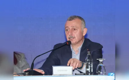 Başkan Büyükakın'dan Özgür Özel'e Sert Tepki: "Bari Böyle Acı Bir Günde Siyaset Yapmayın"