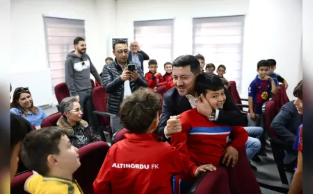 Başkan Rasim Arı’dan Minik Futbolculara Krampon Sürprizi