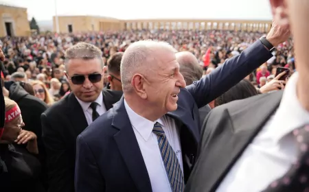 Zafer Partisi Lideri Ümit Özdağ, Anıtkabir’de Atatürk’ü Andı