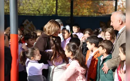 Başkan Ayşe Ünlüce, 44 Yıl Sonra Mezun Olduğu Okulda Öğretmenler Günü’nü Kutladı