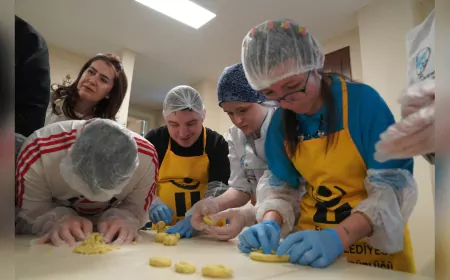 Özel Bireyler ve Lise Öğrencileri Kurabiye Atölyesinde Buluştu