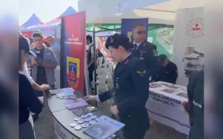 Adana Jandarması Aile Festivali’nde Vatandaşları Bilgilendirdi