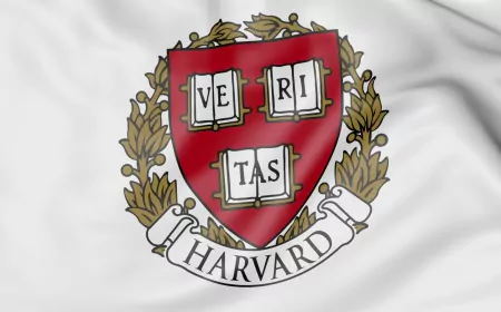 Harvard Üniversitesi sesli oltalama saldırısıyla çözülerek mezunlar, bağışçılar ve öğrencileri kapsayan geniş ölçekli veri ihlalini doğruladı