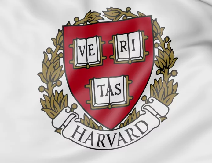 Harvard Üniversitesi sesli oltalama saldırısıyla çözülerek mezunlar, bağışçılar ve öğrencileri kapsayan geniş ölçekli veri ihlalini doğruladı