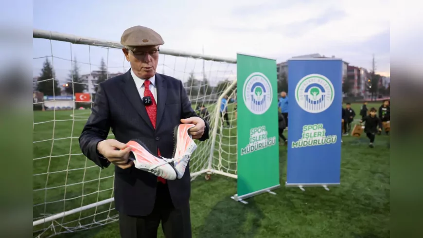 Kazım Kurt’tan Minik Futbolculara Krampon Desteği: “Sporun ve Çocuklarımızın Yanındayız”