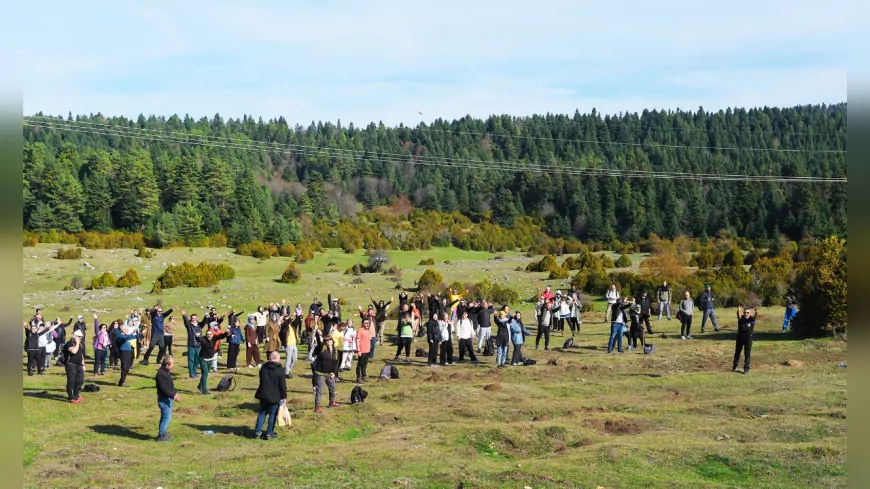 Doğaseverler Karagöl ve Sultanpınarı Yaylası'nda Sonbaharın Tadını Çıkardı