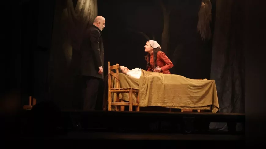 Başkan Ünlüce “Cadı Kazanı” Oyununu İzledi: “Sanat Her Zaman Bu Şehirden Yükseliyor”