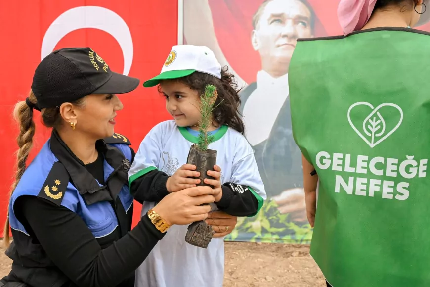 Adana İl Emniyet Müdürlüğü 11 Kasım Milli Ağaçlandırma Günü Kapsamındaki Fidan Dikim Etkinliğinde Yeşil Vatan Seferberliğine Katıldı
