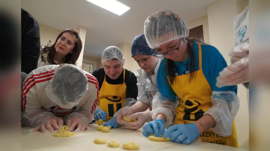 Özel Bireyler ve Lise Öğrencileri Kurabiye Atölyesinde Buluştu