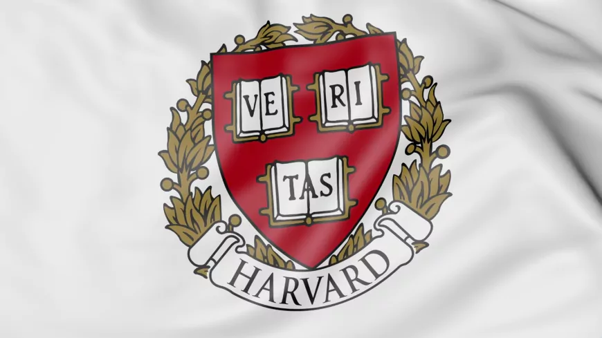 Harvard Üniversitesi sesli oltalama saldırısıyla çözülerek mezunlar, bağışçılar ve öğrencileri kapsayan geniş ölçekli veri ihlalini doğruladı