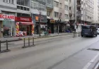 Atatürk Caddesi'nde Sola Dönüş Yasağı Devam Ediyor: Acil Araçlar İçin Ercan Sokak İstisnası