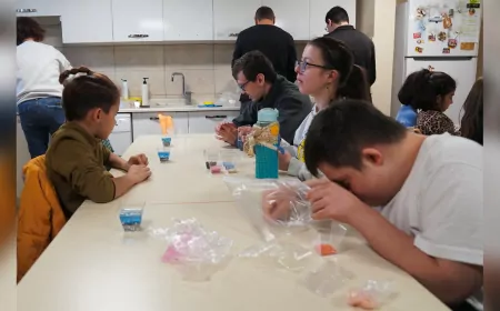 Özel Bireyler ve Öğrencilerden Ortak Atölye: Dekoratif Mumlarla Keyifli Bir Gün