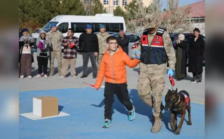 Erciş’te Jandarma’dan Özel Gereksinimli Bireylere Anlamlı Ziyaret