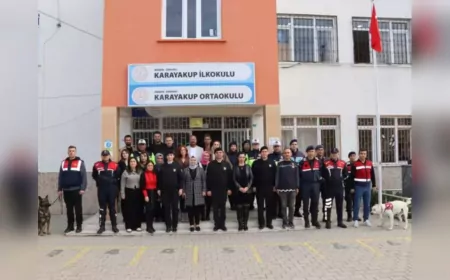 Jandarma Öğrencilerle Buluştu: Erdemli’de Tanıtım ve Bilgilendirme Etkinliği