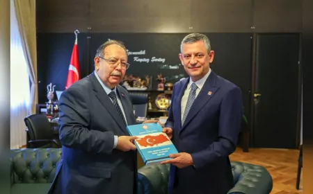 Özgür Özel ve YSK Başkanı Ahmet Yener TBMM’de Bir Araya Geldi