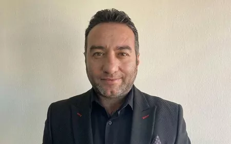 Yenilik Partisi’nden Nebi Hatipoğlu’na Sert Tepki: “Bu, Halktan Kopmuş Siyasetin Fotoğrafıdır”