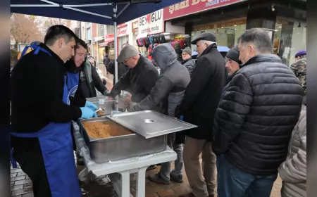 Odunpazarı Belediyesi’nden Regaip Kandili’nde Helva İkramı