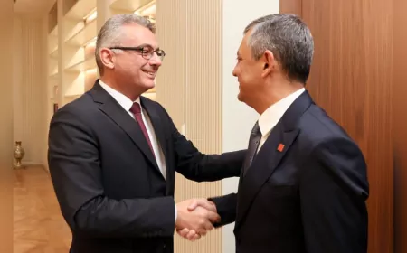 Özgür Özel KKTC'de Erhürman ile Görüştü, Yeni Yıl Konserine Katıldı