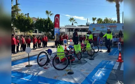 Antalya İl Jandarma Komutanlığı’ndan Öğrencilere Trafik Eğitimi