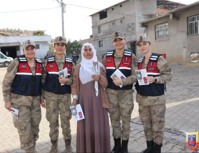 Jandarma Ekiplerinden 10 İlde KADES Tanıtımı ve Şiddetle Mücadele Eğitimi