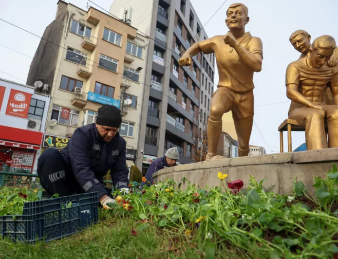 Eskişehir Büyükşehir Belediyesi’nden Kışa Renkli Dokunuş: 410 Bin Menekşe ile Şehir Güzelleşecek