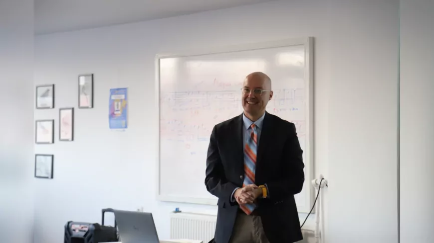 Kıdemli Vatandaşlar İçin Öğrenme Yolculuğu: Tazelenme Üniversitesi Tanıtıldı