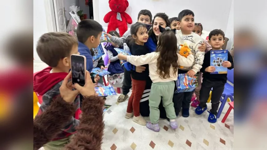 Ardahan’da Miniklere Polis Sevgisi: Kreş Ziyaretinde Bilgilendirme ve Hediyeler