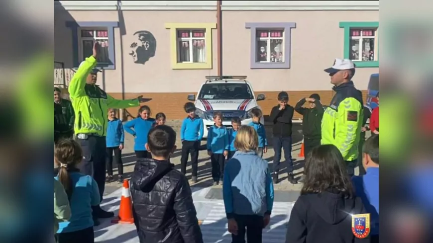 Artvin, Bilecik ve Yozgat’ta Jandarma Ekiplerinden Öğrencilere Trafik Bilgilendirmesi