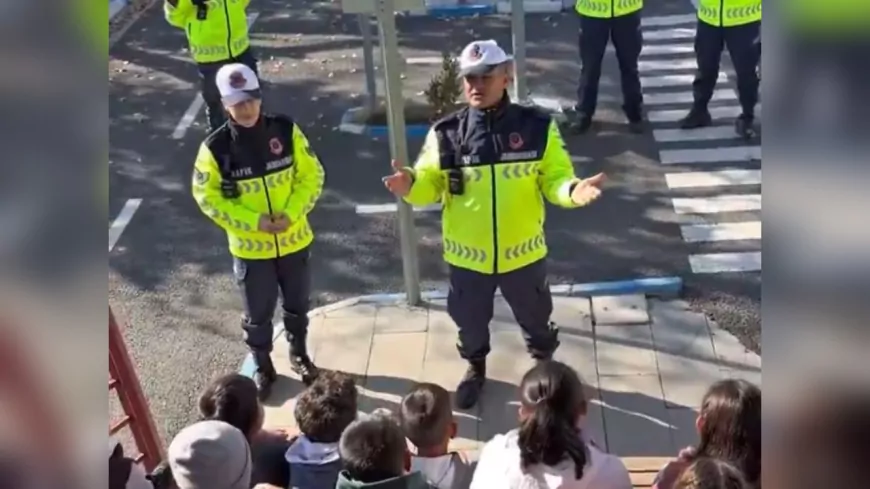 Hakkari Jandarmasından Çocuklara Trafik Eğitimi: Uygulamalı Parkurla Bilinçlendirme