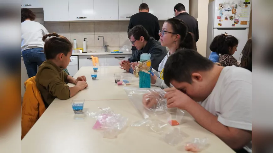 Özel Bireyler ve Öğrencilerden Ortak Atölye: Dekoratif Mumlarla Keyifli Bir Gün