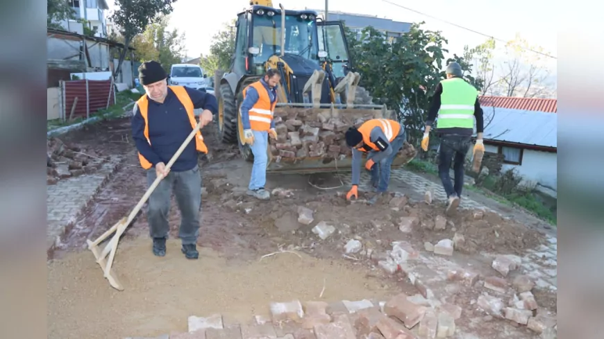 Yalova Belediyesi’nden Ülkü Sokak’ta Parke Yol Onarımı