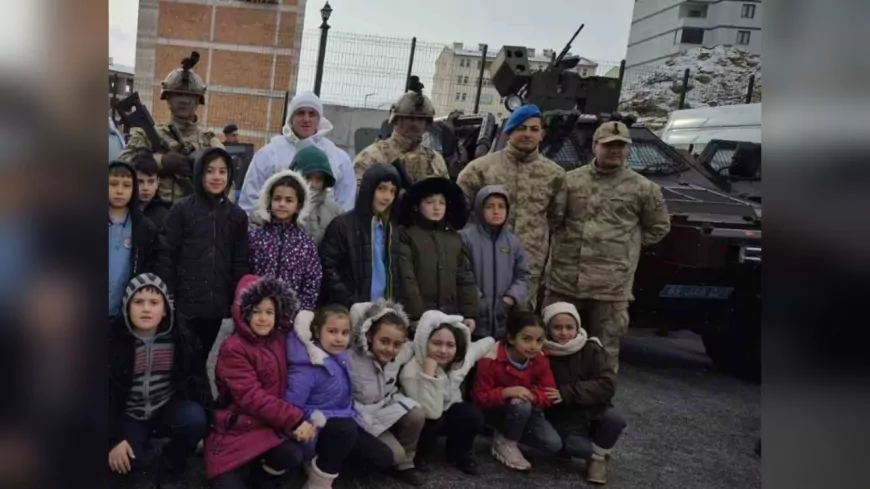 Bayburt’ta Öğrencilere Yerli Jandarma Ekipmanları Tanıtıldı