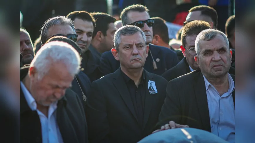 Özgür Özel, Belediye Başkanı Gülşah Durbay’ın Cenaze Törenine Katıldı