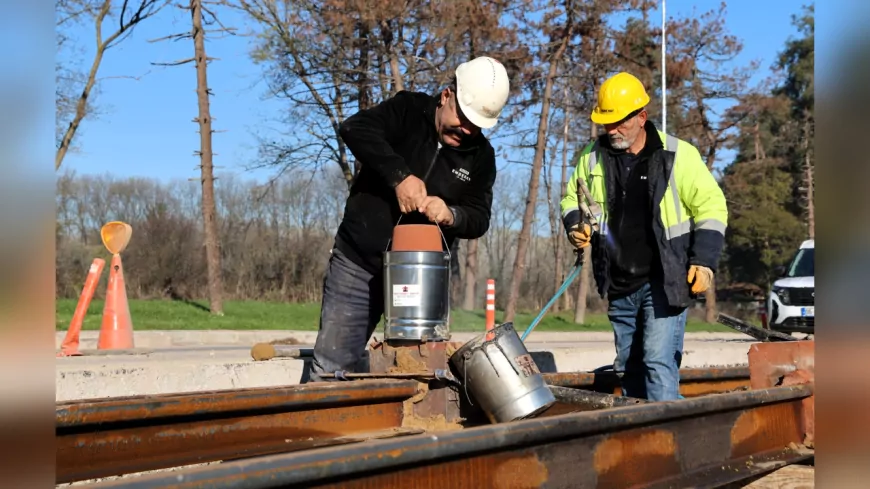 Kartepe Tramvay Hattı’nda Raylar Kaynakla Birleşiyor