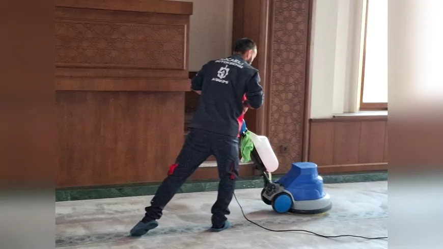 Kocaeli Büyükşehir’den Şekerpınar’daki Camiye Detaylı Temizlik