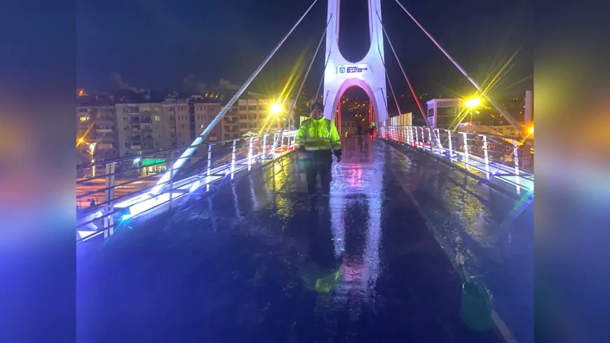 Kocaeli Büyükşehir’den Üst Geçitlerde Buzlanmaya Karşı Etkin Mücadele