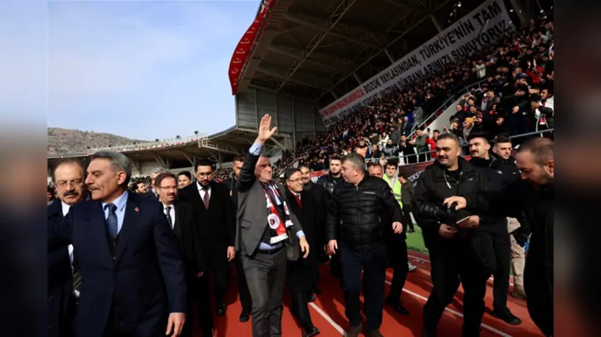 Bakan Osman Aşkın Bak, Yozgat Stadyumu'nun Açılışını Gerçekleştirdi