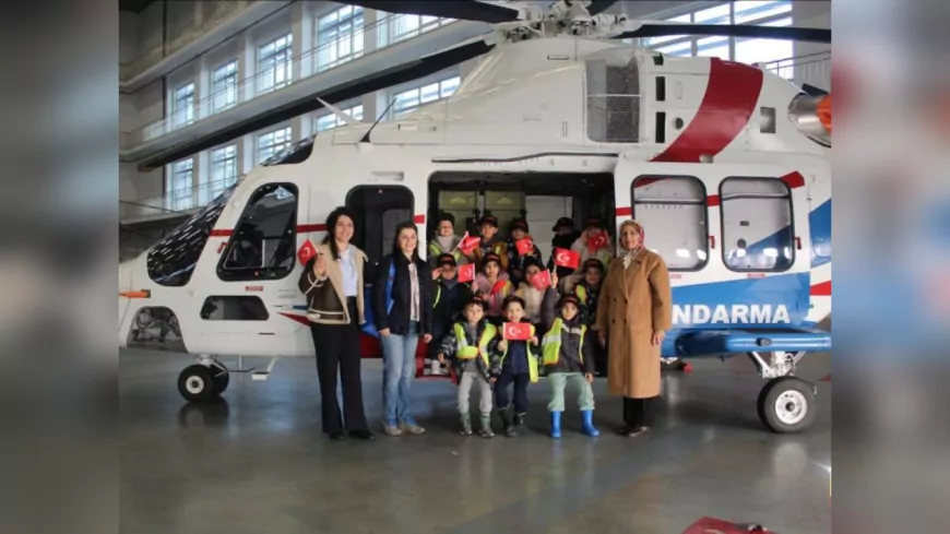 Jandarma Havacılık Komutanlığı’nda Çocuklar Gökyüzüyle Buluştu