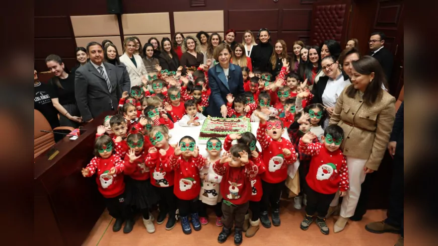 Miniklerden Başkan Ünlüce’ye Yeni Yıl Sürprizi