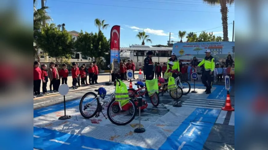 Antalya İl Jandarma Komutanlığı’ndan Öğrencilere Trafik Eğitimi