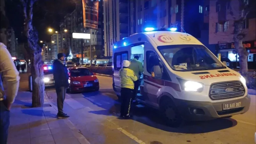 Çorum’da Motokurye Yayaya Çarpıp Kaçtı: Polis Kaçan Sürücünün Peşinde