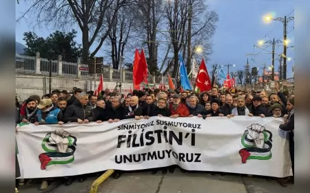 Galata Köprüsü’nde Tarihi Yürüyüş: Türkiye Filistin İçin Tek Yürek Oldu