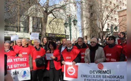 DİSK Emekli-Sen Eskişehir Şube Başkanı Hatice Kılıç: “Emekliye Sadaka Değil, Hakkı Verilsin!”