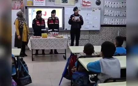 Aydın'da Minik Kalplerden Jandarmaya Duygulandıran Mektuplar