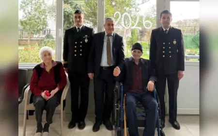 Sahil Güvenlik Ege Bölge Komutanlığı’ndan Balıkesir ve Muğla’daki Huzurevlerine Anlamlı Ziyaret