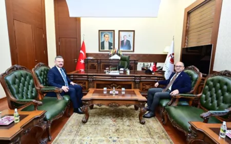 Eskişehir Milletvekili İbrahim Arslan’dan Vali Hüseyin Aksoy’a Veda Ziyareti